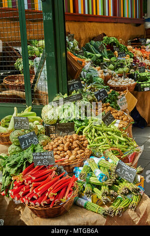Les fruits et légumes en vente à Borough Market, London Banque D'Images