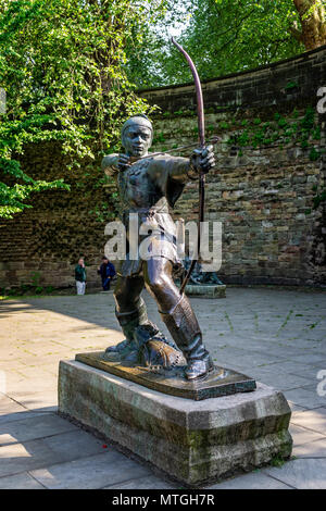 Statue de Robin des bois pris dans Nottingham, Nottinghamshire, Angleterre le 23 mai 2018 Banque D'Images