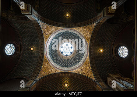 Les décorations à l'intérieur de la synagogue Espagnole de Prague, en République Tchèque Banque D'Images