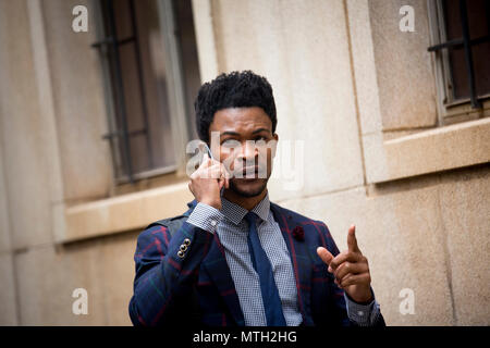 Close up business man sur un appel téléphonique Banque D'Images