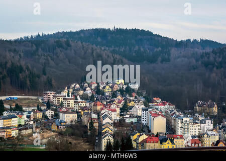 Les bâtiments traditionnels de Karlovy Vary, panorama d'oiseau Banque D'Images