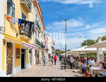 Cafés et restaurants sur la Rua Vieira Portuense, Jardim de Belem, quartier de Belém, Lisbonne, Portugal Banque D'Images