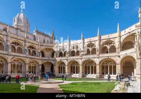 Cloître de la monastère des Hiéronymites (Mosteiro dos Jerónimos ), quartier de Belém, Lisbonne, Portugal Banque D'Images