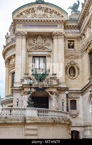 Une entrée privée construite sur le côté ouest de l'Opéra de Paris pour permettre un accès direct et sécurisé pour Napoléon III. Banque D'Images