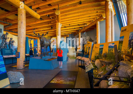 Jackson Hole, Wyoming USA- 23 mai 2018 : Piscine vue sur les personnes bénéficiant de l'exposition en Craig Thomas Discovery Centre des visiteurs, est ouvert de début mars à début novembre Banque D'Images