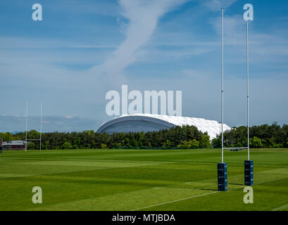 Immense terrain de jeu rugby vert au centre d'entraînement sportif Oriam, Heriot Watt University Campus, Édimbourg, Écosse, Royaume-Uni Banque D'Images