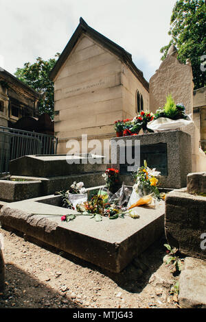 Musicien américain Jim Morrison tombe du cimetière du Père Lachaise, Paris, France Banque D'Images