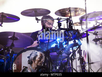 Manic Street Preachers effectuant à la Manchester Arena comprend : Manic Street Preachers, Sean Moore Où : Manchester, Royaume-Uni Quand : 28 Avr 2018 Crédit : Sakura/WENN.com Banque D'Images