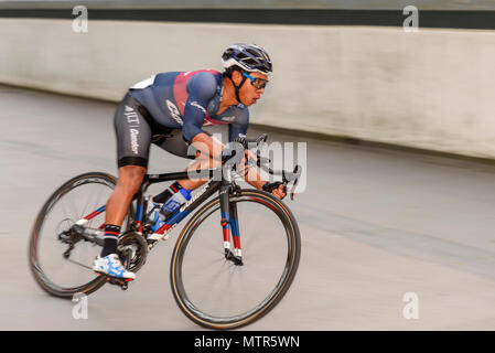 Germain Burton de JLT Condor dans la course elite men's 2018 OVO Tour énergétique cycle série race à Wembley, Londres, Royaume-Uni. Ronde 7 course de VTT. Banque D'Images