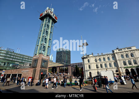 La gare centrale d'Oslo et Jernbanetorget square, Norvège Banque D'Images