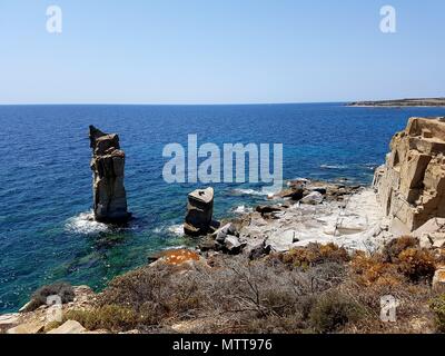 Le colonne cliff dans l'île de Carloforte, Sardaigne Italie Banque D'Images