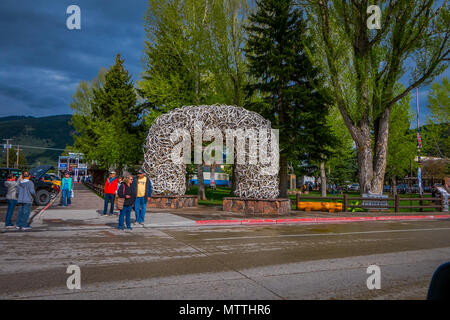 Jackson Hole, USA- 23 mai 2018 : les grandes arches sur le bois courbe de Jackson Hole, Wyoming's square, les bois ont été là depuis le début des années 1960, et de nouvelles arcades sont assemblés pour les remplacer Banque D'Images