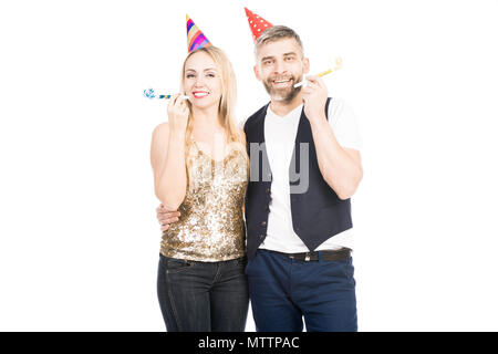 Couple heureux avec Party Horns Banque D'Images