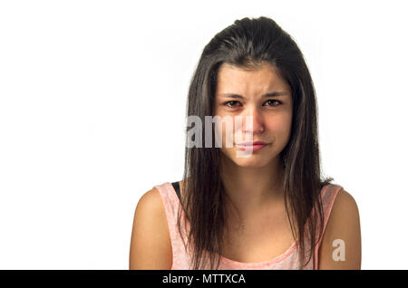 Adolescent Brunette girl crying avec expression de tristesse Banque D'Images