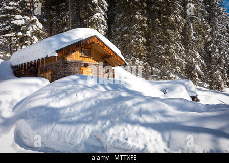 Chalet près de Falcade, village du district de Belluno, Veneto, Italie Banque D'Images