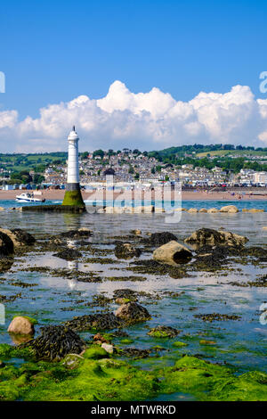 À la recherche de l'autre côté de la rivière Teign vers Teignmouth de Shaldon Beach Banque D'Images