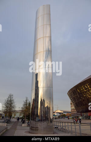 Cardiff, Royaume-Uni - 01 novembre 2017 : La tour de l'eau dans la région de Roald Dahl Plass qui se dresse au-dessus de la BBC, Torchwood série télé du même nom Banque D'Images