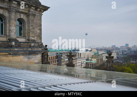 Berlin, Allemagne - le 4 avril 2017 : La vue de l'Allemand Reichstag à Berlin sur un jour nuageux Banque D'Images