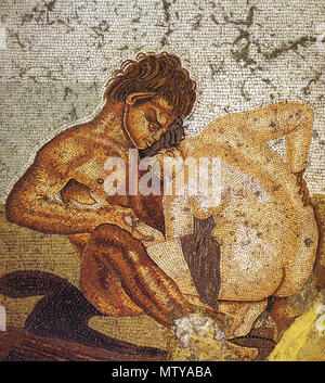 . Anglais : satyre et nymphe. À partir de la mosaïque romaine cubiculum dans la Casa del Fauno (VI, 12, 2-5) dans la région de Pompéi. Museo Archeologico Nazionale (Naples), inv. nr. 27707. Deutsch : Satyr und nymphe. Mosaik Römisches aus dem Cubiculum in der Casa del Fauno (VI, 12, 2-5) dans Pompeji. Museo Archeologico Nazionale (Napoli), inv. nr. 27707. 13 mars 2009. WolfgangRieger 491 Pompéi - Casa del Fauno - Satyre et nymphe - Homme Banque D'Images