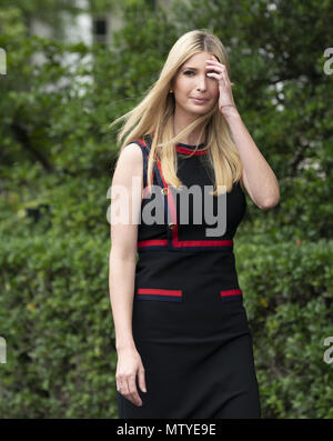 Washington, District de Columbia, Etats-Unis. 30 mai, 2018. Ivanka Trump Trump assiste à la Maison Blanche Sports et Fitness Day à la Maison Blanche à Washington, DC, le 30 mai 2018. Crédit : Chris Kleponis/CNP Crédit : Chris Kleponis/CNP/ZUMA/Alamy Fil Live News Banque D'Images