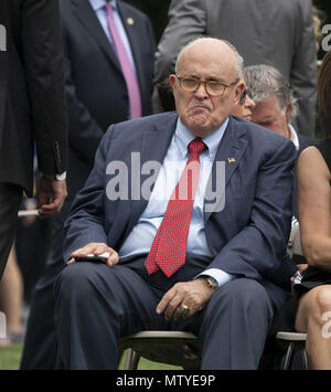 Washington, District de Columbia, Etats-Unis. 30 mai, 2018. Rudy Giuliani assiste à la Maison Blanche Sports et Fitness Day à la Maison Blanche à Washington, DC, le 30 mai 2018. Crédit : Chris Kleponis/CNP Crédit : Chris Kleponis/CNP/ZUMA/Alamy Fil Live News Banque D'Images