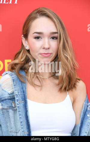 Burbank, CALIFORNIE, États-Unis. 30 mai 2018. 30 mai 2018 - Burbank, Californie - Holly Taylor. La finale de la série FYC ''The Americans'' de FX s'est tenue au Saban Media Center de la Television Academy. Crédit photo : Birdie Thompson/Admedia Banque D'Images