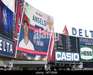 L'écran affiche une image de Los Angeles Angels frappeur Shohei Ohtani pendant onze de départ avant l'introduction de la Major League Baseball match contre les Yankees de New York au Yankee Stadium dans le Bronx, New York, États-Unis, 27 mai 2018. Credit : AFLO/Alamy Live News Banque D'Images