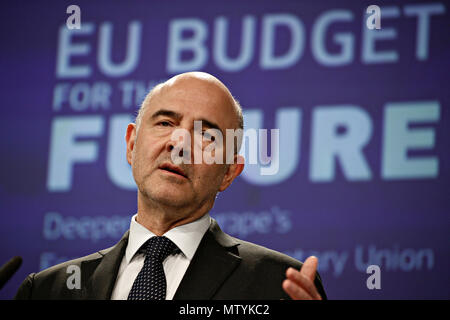 Bruxelles, Belgique. 31 mai 2018. Conférence de presse par le commissaire de l'UE Pierre MOSCOVICI sur l'Union économique et monétaire. Alexandros Michailidis/Alamy Live News Banque D'Images