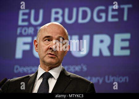 Bruxelles, Belgique. 31 mai 2018. Conférence de presse par le commissaire de l'UE Pierre MOSCOVICI sur l'Union économique et monétaire. Alexandros Michailidis/Alamy Live News Banque D'Images