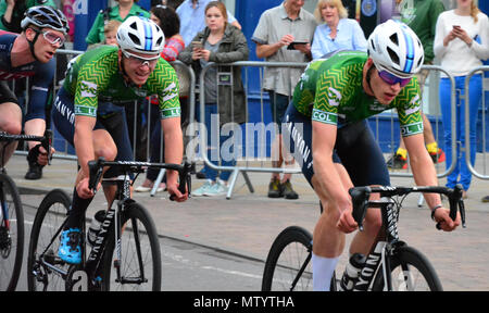 Salisbury, Wiltshire, Royaume-Uni. 31 mai 2018. 2018 OVO finale de série d' énergie.Ed Clancy, vainqueur de la course, à la recherche d'un moyen passé coureurs de l'équipe de Canyon Eisberg. Credit : JWO/Alamy Live News Banque D'Images