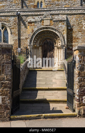 L'église de St Mary, dans le village de peu d'Harrowden, Northamptonshire, Royaume-Uni ; premières parties de l'église date de la fin 13e siècle. Banque D'Images