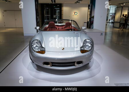 BERLIN, ALLEMAGNE - 15 MAI 2018 : Porsche Boxster roadster concept de voiture de sport à partir de 1992 à l'article Volkswagen Group forum Drive le 15 mai, 2018 Banque D'Images