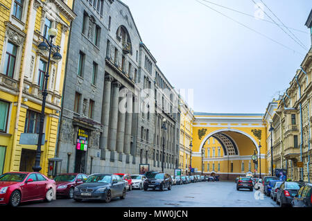 SAINT PETERSBURG, RUSSIE - 27 avril 2015 : l'arrière de l'Arc de Triomphe d'état-major général, le 27 avril, à S. Petersburg Banque D'Images