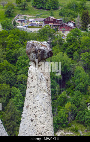 Vous pouvez Alamy toutes les images of Euseigne les pyramides de dans le Valais, Suisse Banque D'Images