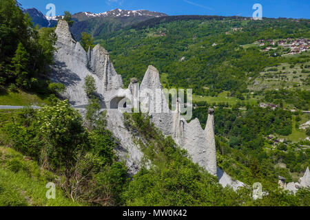 Vous pouvez Alamy toutes les images of Euseigne les pyramides de dans le Valais, Suisse Banque D'Images