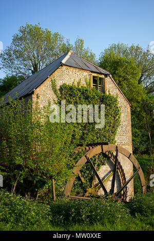 Moulin à eau abandonnés dans Amberley dans West Sussex avec roue à eau Banque D'Images