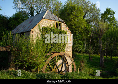 Moulin à eau abandonnés dans Amberley dans West Sussex avec roue à eau Banque D'Images