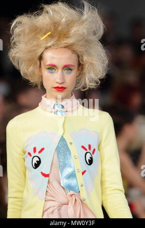 UK Fashion - collection printemps été Meadham Kirchhoff - London Fashion Week 2011 Banque D'Images