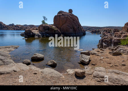 Watson Lake, Port et Rock Formations Banque D'Images