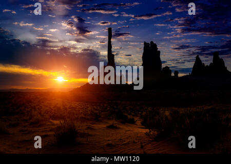 Paysage de Monument Valley au lever du soleil Banque D'Images