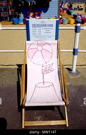 Weymouth, Dorset, UK. 19 mai, 2018. L'un des nombreux transats décorées différemment colorés pour voitures sur la promenade à Weymouth, dans le Dorset, UK. Banque D'Images