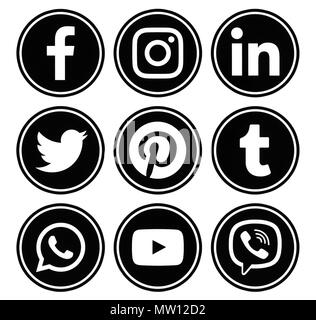 Kiev, Ukraine - le 08 décembre 2017 : cercle populaires médias sociaux logos noir avec bord imprimée sur du papier : Facebook, Twitter, Instagram, Pinterest, LinkedI Banque D'Images