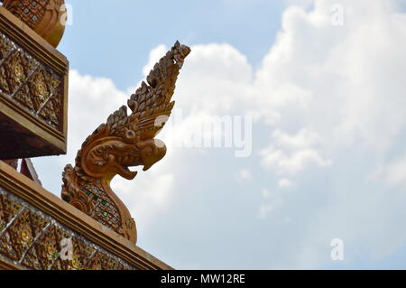 Roi de Naka snake statue sur le toit du temple Banque D'Images