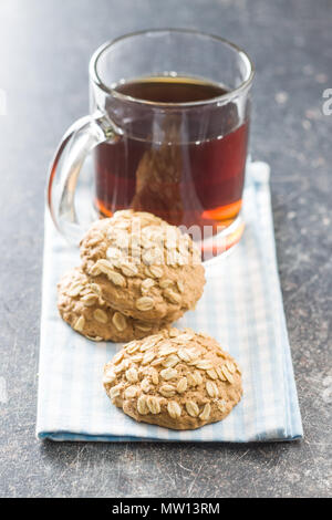 De délicieux biscuits et du thé. Banque D'Images
