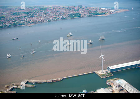 Photo aérienne de grands navires de quitter Liverpool sur Dabinda Banque D'Images