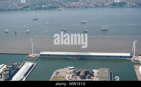 Photo aérienne de grands navires de quitter Liverpool sur Dabinda Banque D'Images