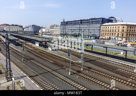 La gare Masaryk et l'Florentinum bâtiment en arrière-plan, Prague, République Tchèque Banque D'Images