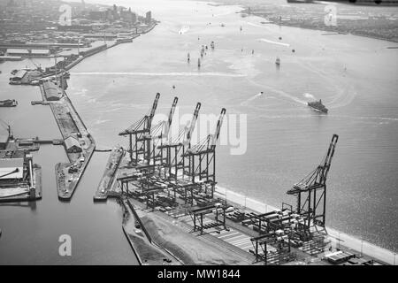 Photo aérienne de grands navires de quitter Liverpool sur Dabinda Banque D'Images