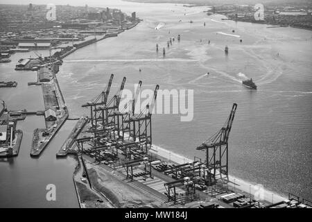 Photo aérienne de grands navires de quitter Liverpool sur Dabinda Banque D'Images