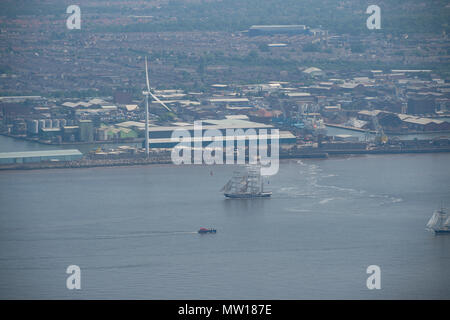 Photo aérienne de grands navires de quitter Liverpool sur Dabinda Banque D'Images